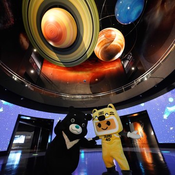 可愛的祥虎跟熊讚在天文館一起發掘宇宙的不可思議