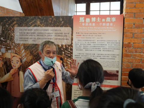 志工導覽醫療館展區馬偕博士的故事介紹