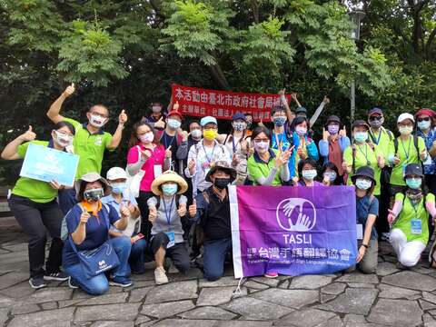 關渡自然公園與手語翻譯協會合作，共同為聾人提供服務。