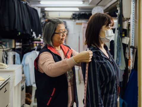 剪裁出最美的線條――服裝訂製師(台北畫刊111年2月)