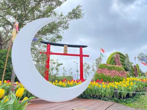 以月兔、鳥居、竹子及日本鬱金香呈現「竹取公主的夢幻世界」