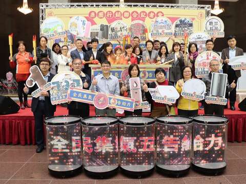 全民集氣「五」告給力活動自111年3月12日起至4月30日止舉辦商圈巡迴音樂會，多名樂團及歌手接力熱力開唱。