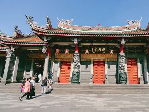 As one of the main religious centers in Taipei, Xingtian Temple welcomes countless visitors every day. (Photo/Wei-Te Wong)