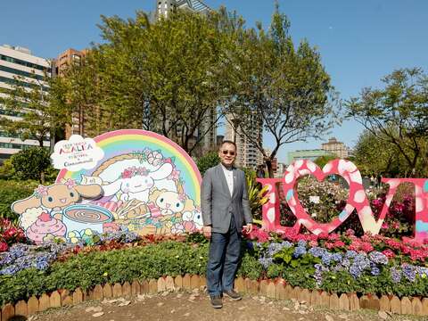 現場共有四座大耳狗喜拿形象裝置讓民眾打卡。