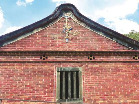 左右対称の建築構造は中国文化における調和を表しています。