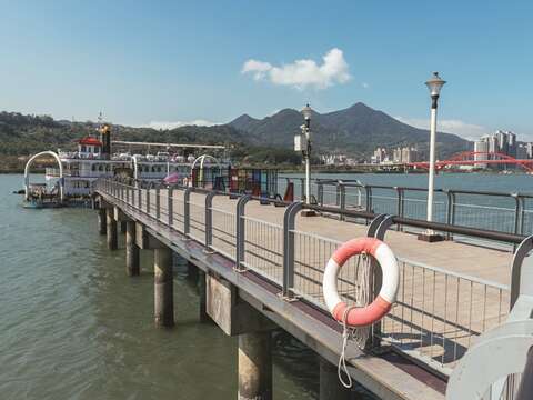 Located ten minutes away by car from Ba Sian Sustainable Farm, Guandu Wharf used to be an important point on the water for transporting rice.