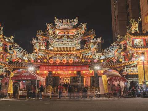 饒河夜市と松山慈祐宮は、松山地区の発展に大きく関係している場所です。