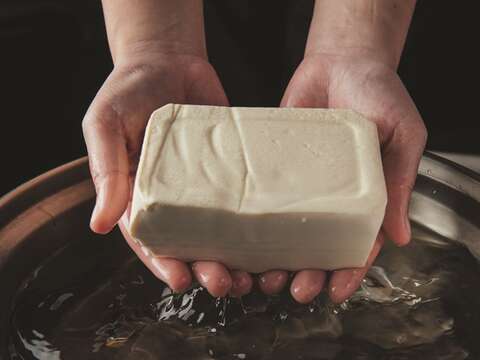 Handmade tofu may seem unpretentious, but it is an indispensable ingredient found often on Taiwanese dining tables.