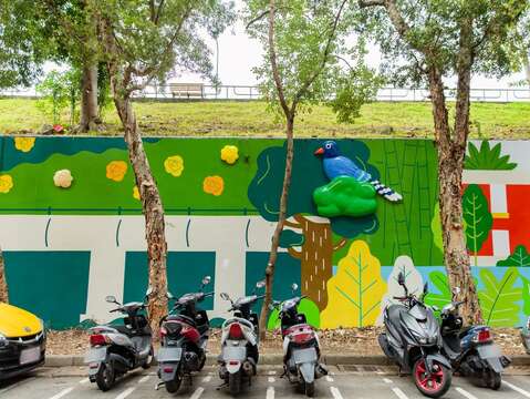 流轉蘭林堤壁位於 通河西街2段96號
