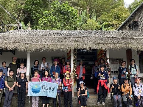 臺北大縱走第四段體驗活動還有專業登山旅行社針對「熱愛山林派」規劃全程約16公里路線，午餐抵達金牌農村白石湖社區，享用以社區區花「桃金孃」及「草莓」入菜的特色佳餚美味。