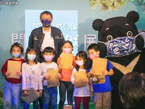 北市府柯文哲市長與小朋友進行有獎徵答。