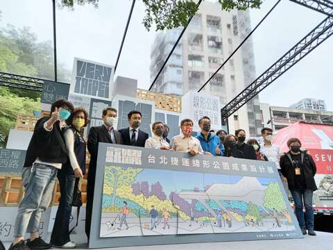 柯市長與捷運人員及設計師的大合照