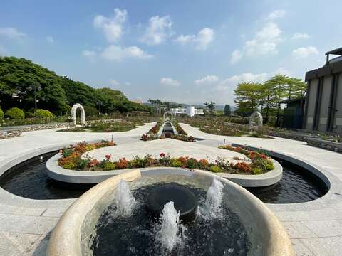剛完工的心型水景區「祕密花園」。