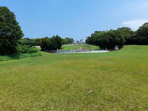 忠義山山頂平坦廣闊猶如高爾夫果嶺