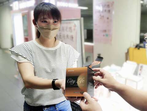 歡迎至「捷運咖啡專櫃」買咖啡送咖啡