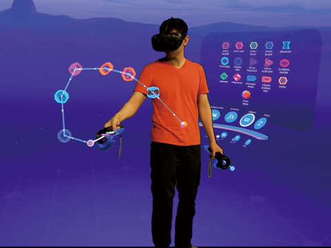 人們戴上VR 頭戴式顯示裝置後,便可進入虛擬音樂空間,創作出獨一無二的樂章。(圖/ LYRAVR)