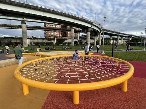 台北市「双園河浜児童プレイグランド」がオープン！