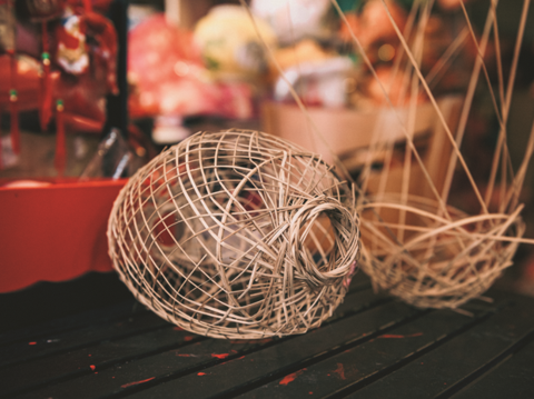 It takes years of experience to select the right materials for making bamboo lanterns.