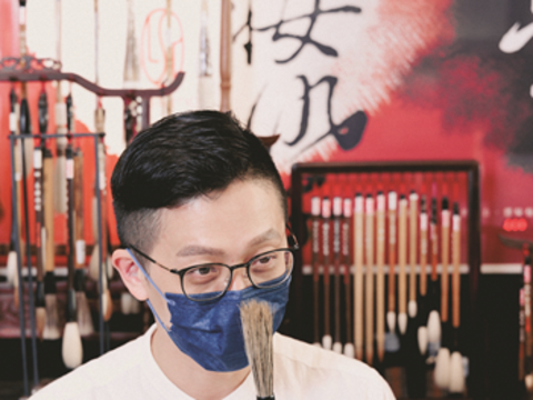Passing down the variety of skills involved in producing calligraphy brushes, Lam Sam Yick highlights its specialty in finding the right natural materials for diverse applications. (Photo/Yenyi Lin)