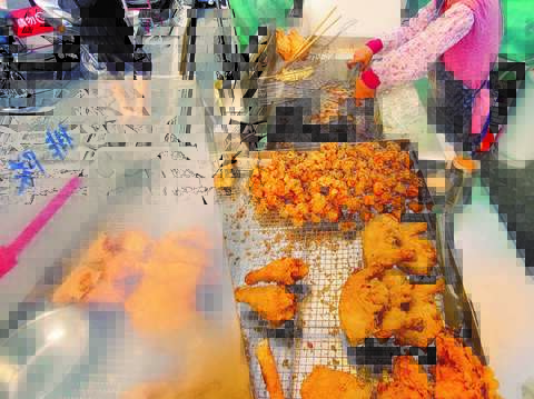 All items on offer at Jinwei Fried Chicken are fried upon ordering so guests can enjoy hot, fresh, and hearty food.