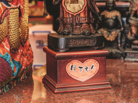 In addition to the City God, the temple is also famous for hosting the Matchmaker God. (Photo/Samil Kuo)