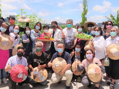 Training for Rooftop Gardeners at TPL Donghu Branch