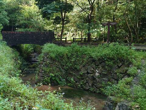 小橋、流水構成的豹山溪美景(圖片來源：臺北市政府工務局大地工程處)