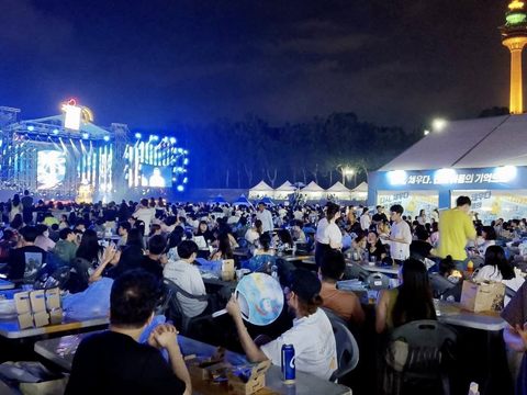 韓國大邱炸雞啤酒節現場活動內容精彩可期，現場民眾熱情參與人聲鼎沸(圖片來源：臺北市政府觀光傳播局)