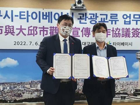 臺北市觀光傳播局劉奕霆局長與大邱廣域市文化體育觀光局朴熙俊局長簽署觀光宣傳合作(圖片來源：臺北市政府觀光傳播局)