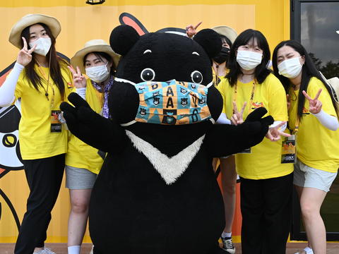 熊讚BRAVO首次赴韓國大邱辦理見面會並與現場民眾熱情互動(圖片來源：臺北市政府觀光傳播局)
