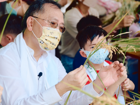 手作黃金稻穗花束(圖片來源：臺北市政府觀光傳播局)
