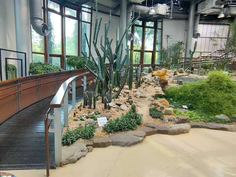 臺北典藏植物園為一座鑽石級綠建築，館藏明亮且溫度適宜，適合一家人或是三五好友在夏天時前來消暑遊玩。(圖片來源：臺北市政府工務局公園路燈工程管理處)