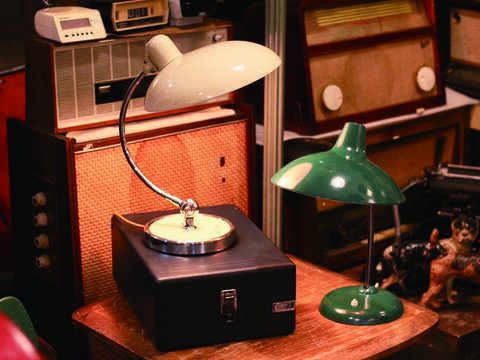 在「Brunswick Antiques」可以找到特色燈具和老式留聲機。（圖／Brunswick Antiques）