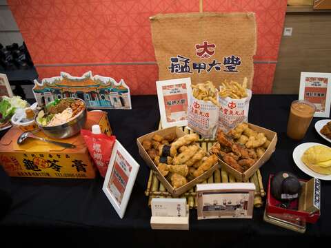 活動參與店家艋舺大豐及艋舺螺螄粉展示特色美食(圖片來源:臺北市商業處)