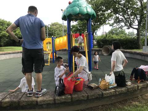 內湖運動公園兒童遊戲場歡迎大人帶小孩來放電玩樂(圖片來源：臺北市政府工務局衛生下水道工程處)