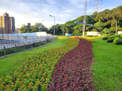 雙北交通節點-大度路中央北路口(圖片來源：臺北市政府工務局公園路燈工程管理處)