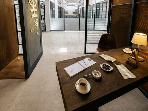 展區二：特意營造1960年代野人咖啡室氛圍(攝影：汪正翔)(圖片來源：臺北市政府文化局)