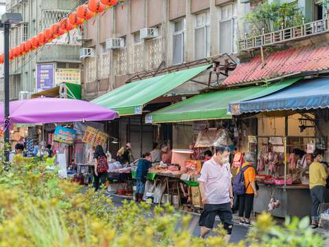 走進心雙連線形公園逛市場品嚐庶民小吃(圖片來源：臺北市政府文化局)