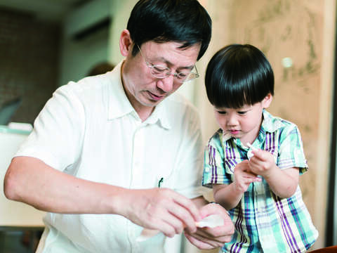 無所不在的自學大課堂 - 自學課程老師吳榮偉 × 自學生陳震宇 (台北畫刊111年8月)