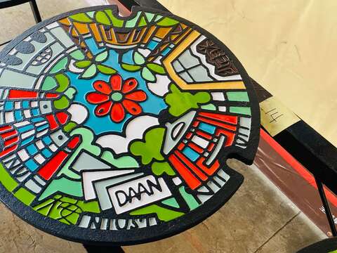 HEO to Hold Exhibition on 24 Limited Edition Manhole Covers at City Hall