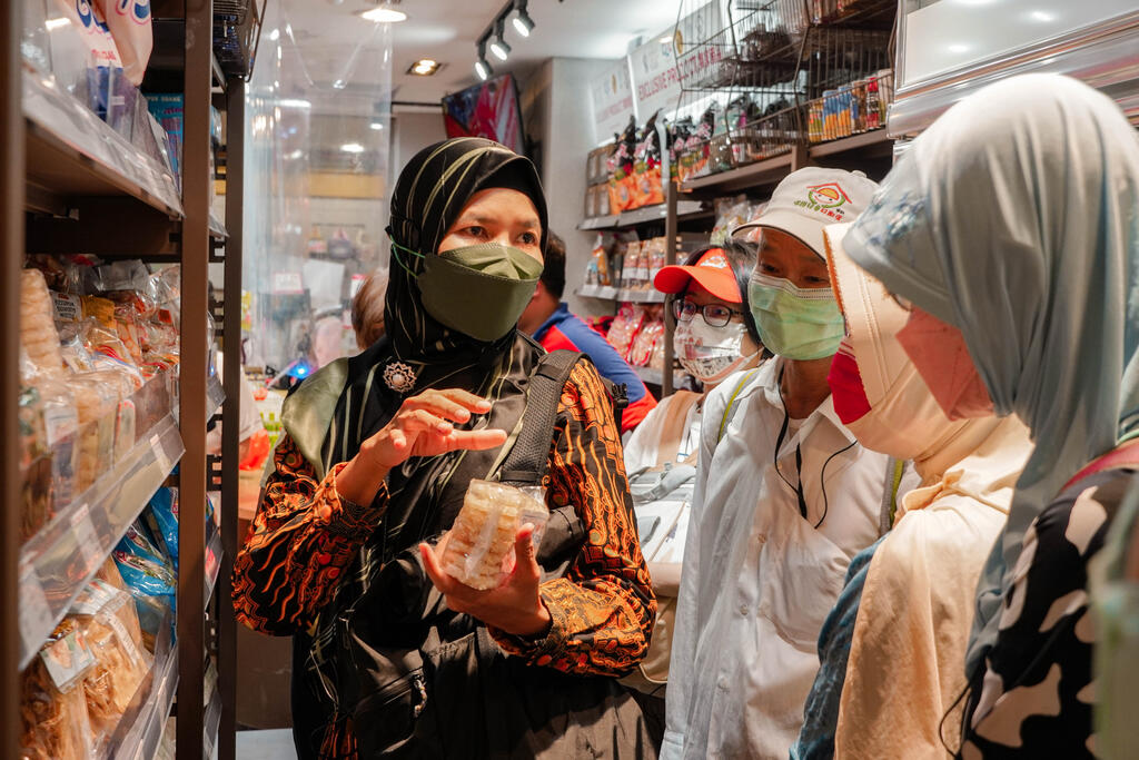 東南亞超市有齊全的商品，不只滿足了新住民與移工的味蕾，也滿足國人好奇心與嘗鮮的慾望