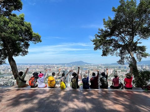 Professional Photographers Lead Taipei Grand Trail Photo Tour