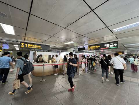 現場排隊人潮眾多(圖片來源:臺北大眾捷運股份有限公司)