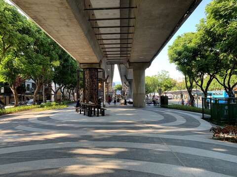 圓山茶亭廣場照片(圖片來源：臺北市政府工務局公園路燈工程管理處)