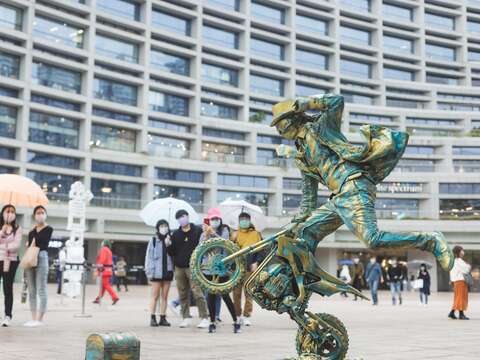 行動雕像-陳志政(圖片來源：臺北市政府文化局)