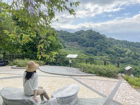 園區內的休憩平台(圖片來源：臺北市政府工務局大地工程處)
