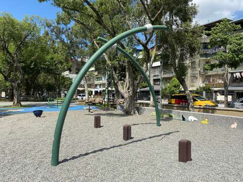 森林泰山遊具.JPG(圖片來源：臺北市政府工務局公園路燈工程管理處)