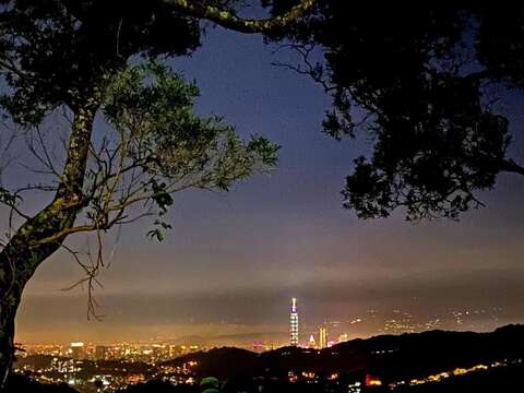 可以在景觀餐廳看夜景過中秋(圖片來源：臺北大眾捷運股份有限公司)