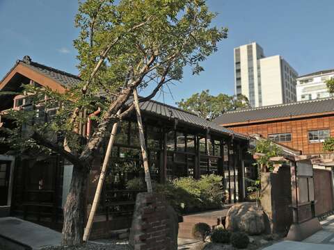 與周邊建築物呈現新舊交織的畫面(圖片來源：臺北市政府文化局)