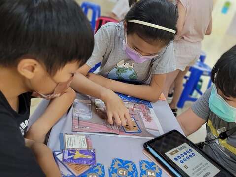 YDO: Experiencing Maker Education through Boardgame, Puzzles